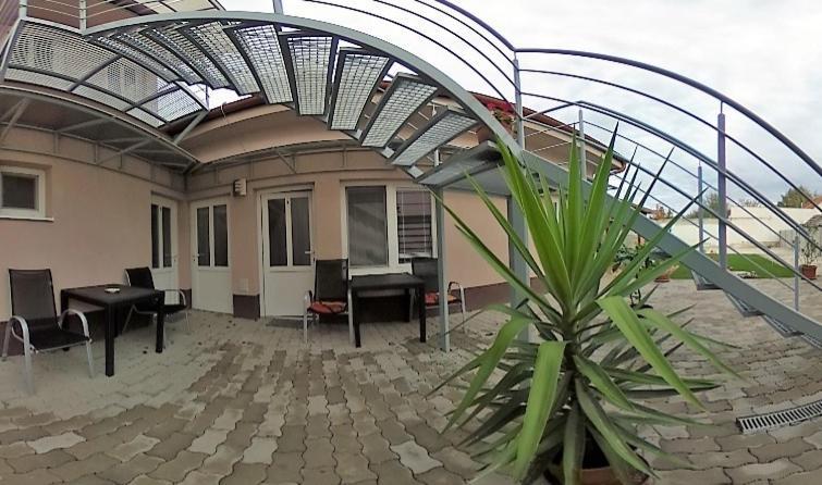 Sunny Apartman Štúrovo Exteriér fotografie