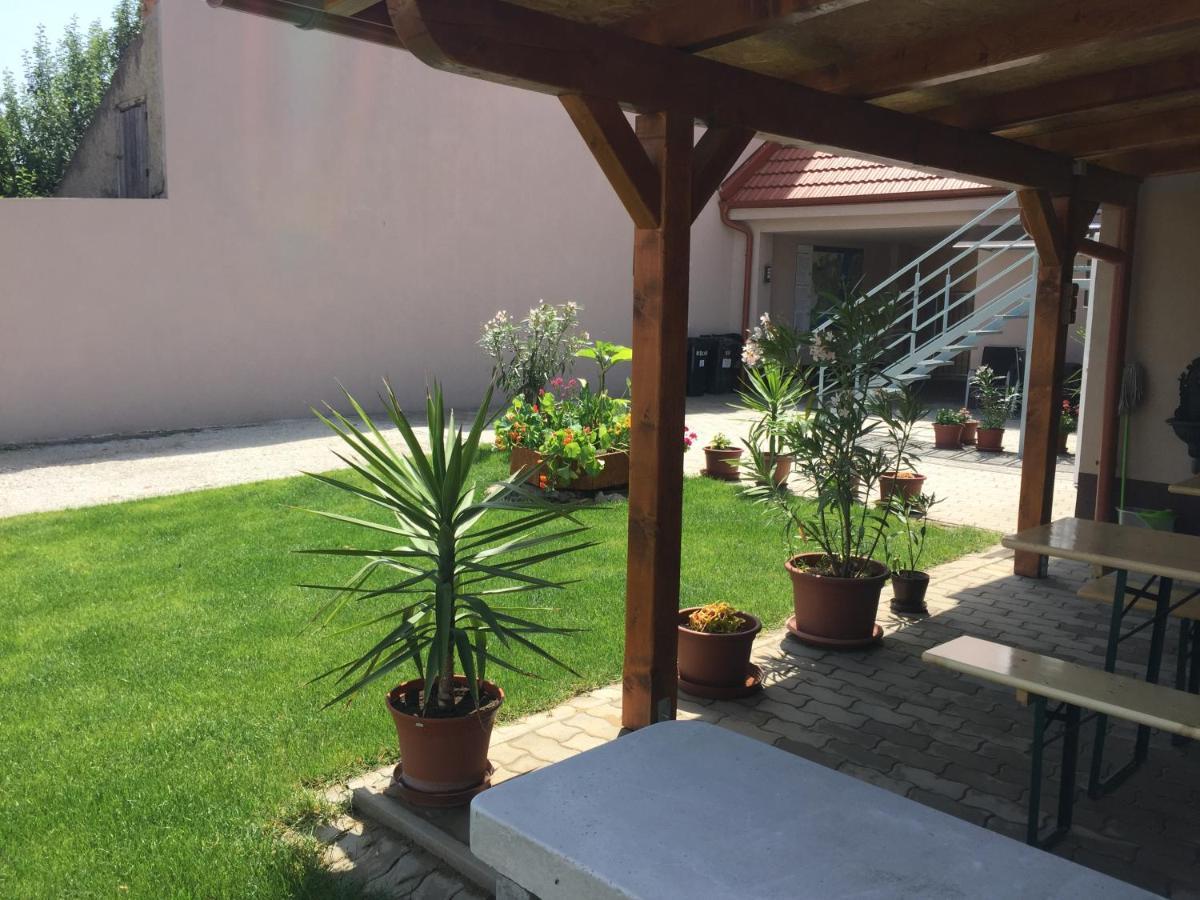 Sunny Apartman Štúrovo Exteriér fotografie